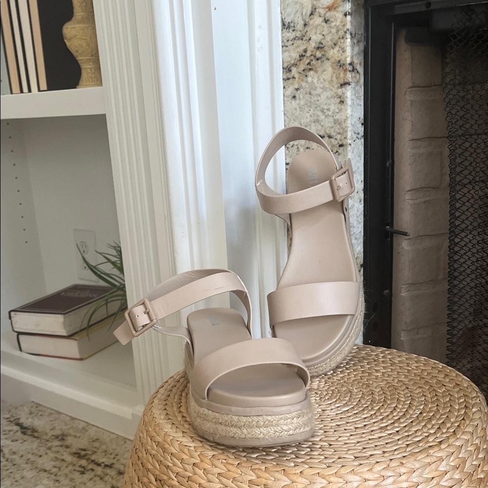 Mia Elegant Beige Women's Sandals - Picture 2 of 4